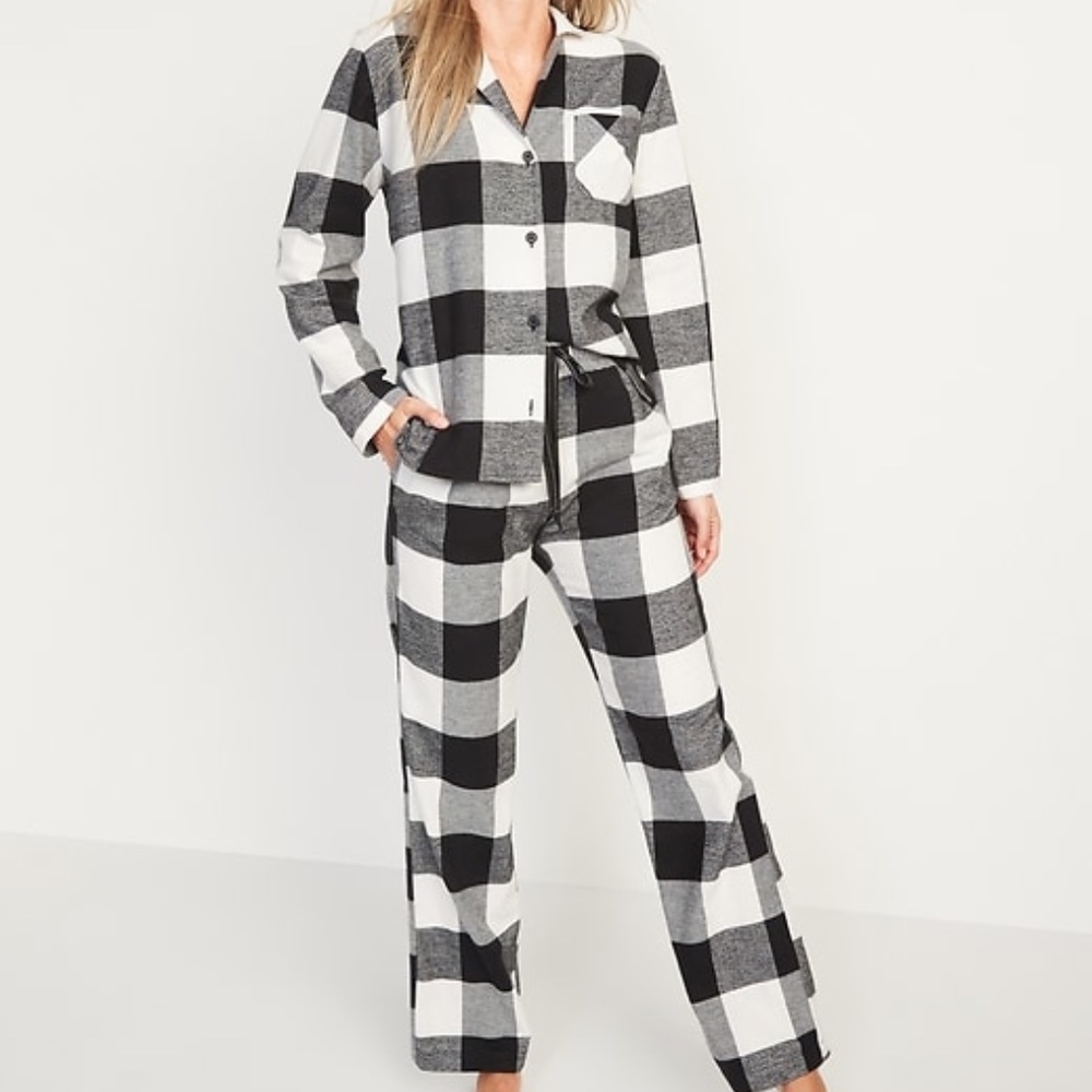 Old Navy Matching Printed Flannel Pajama Set
